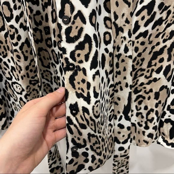 Chico’s Playful Animal Bow Blouse Pattern Woven Top Long Sleeve - Picture 10 of 13